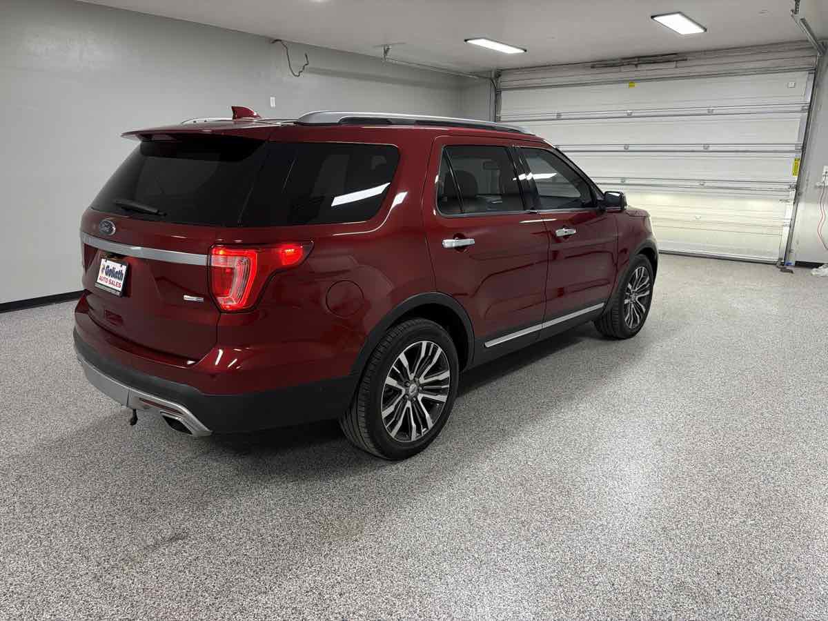 Used 2016 Ford Explorer Platinum AWD/4WD image 3