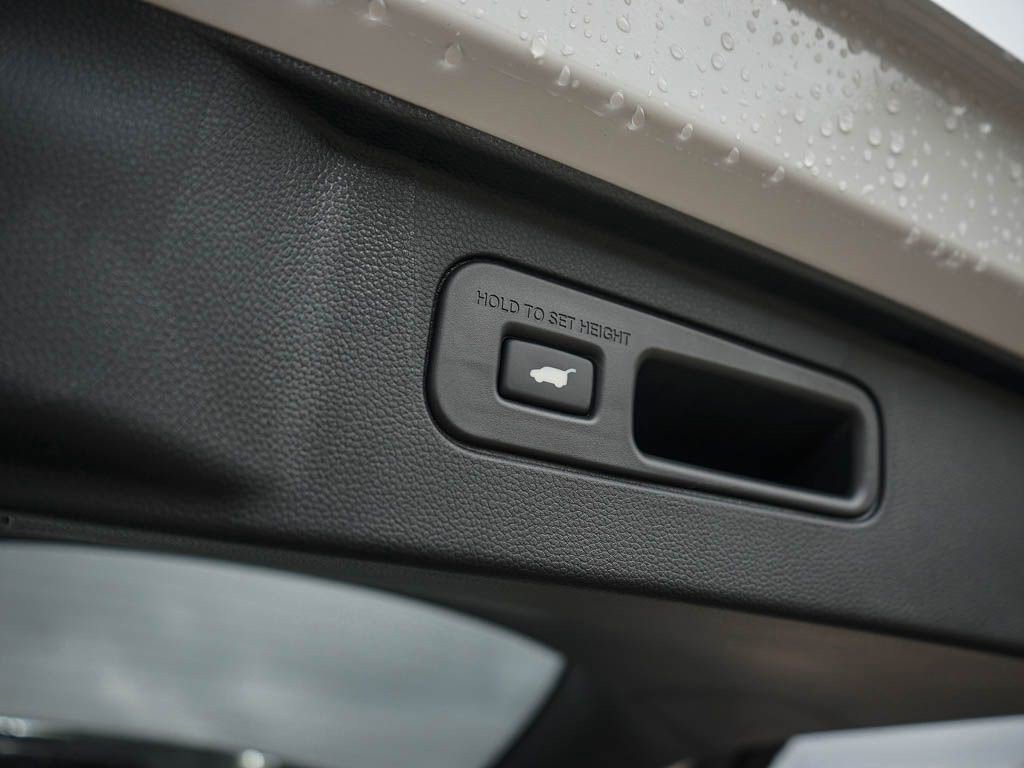 New 2025 Honda Pilot Touring image 9