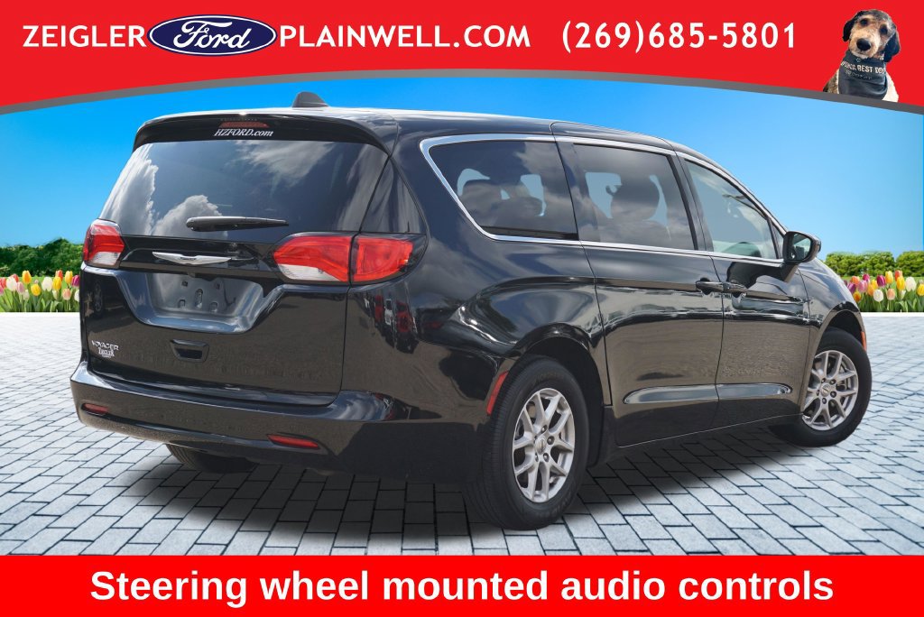 Used 2024 Chrysler Voyager LX FWD image 5
