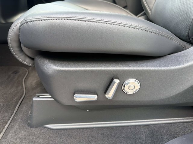 New 2026 Lincoln Navigator Reserve w/ Jet Appearance Package AWD/4WD image 11