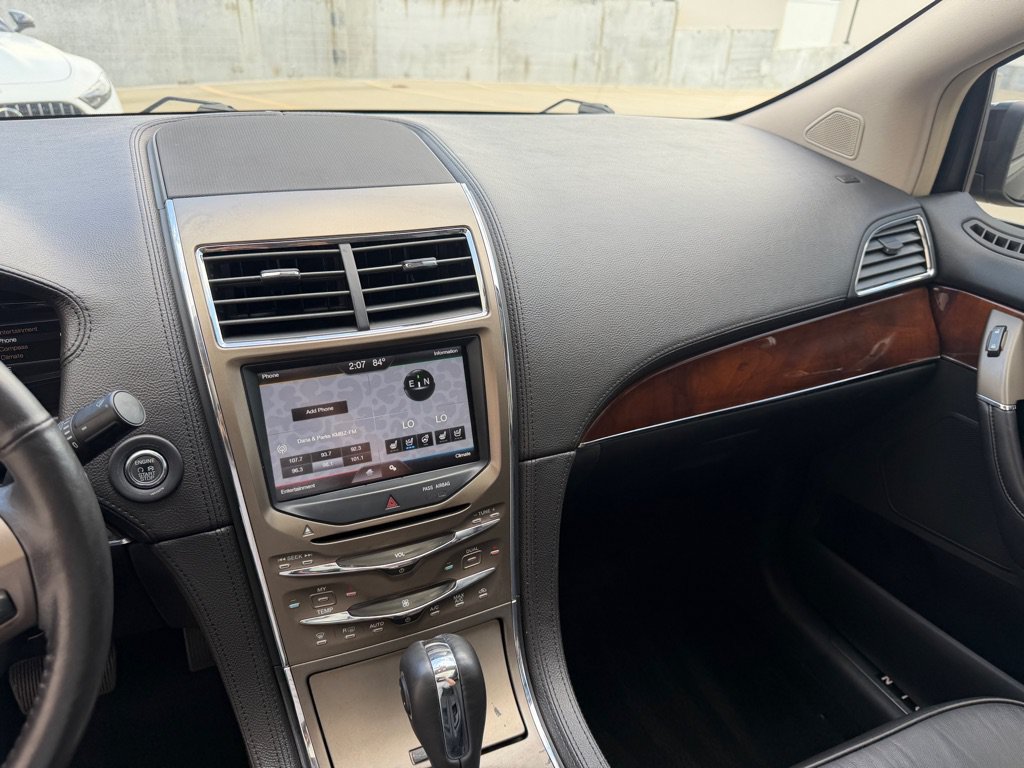 Used 2012 Lincoln MKX FWD image 16