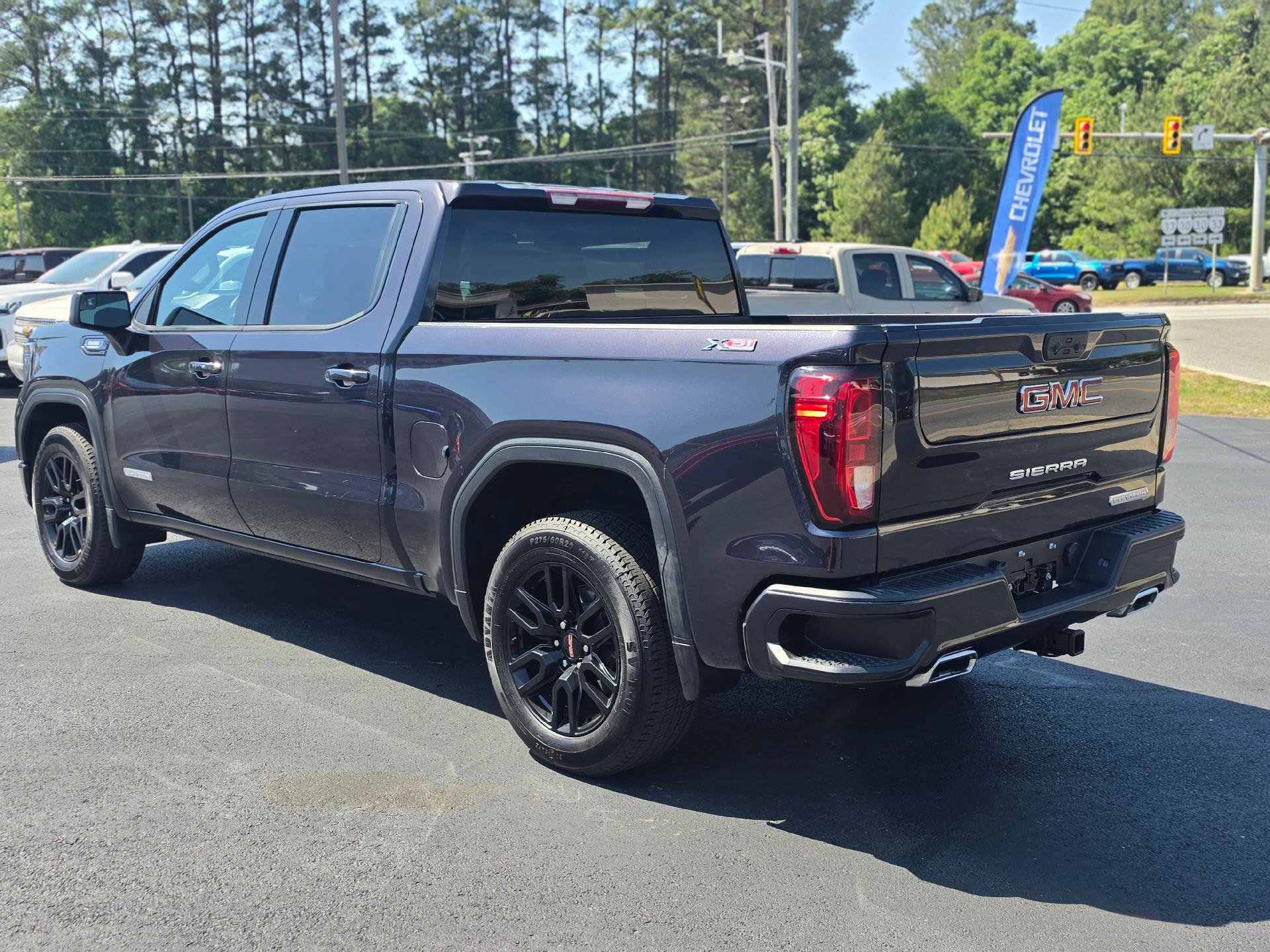 Used 2022 GMC Sierra 1500 Elevation w/ X31 Off-Road Package AWD/4WD image 3