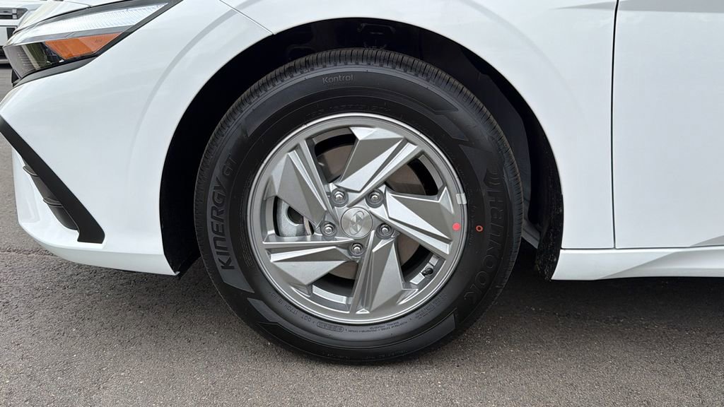 New 2026 Hyundai Elantra SE image 11