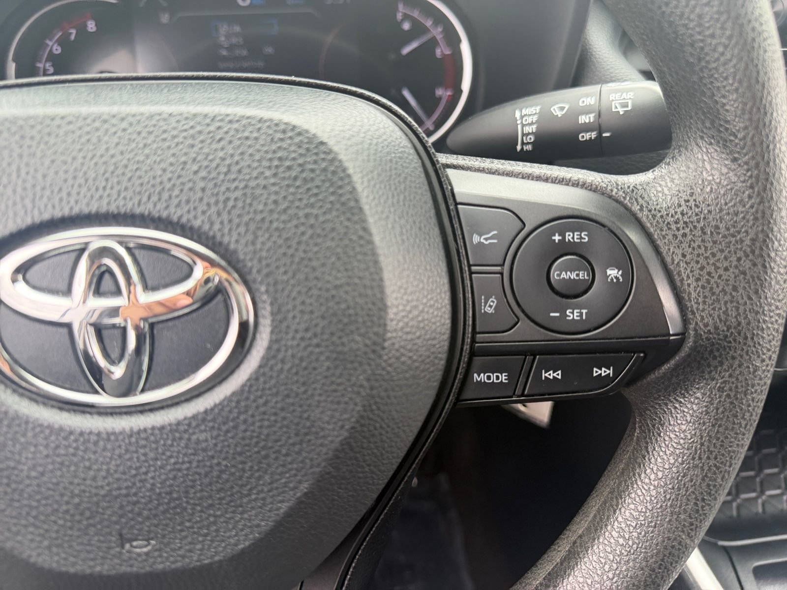 Certified 2024 Toyota RAV4 LE AWD/4WD image 19