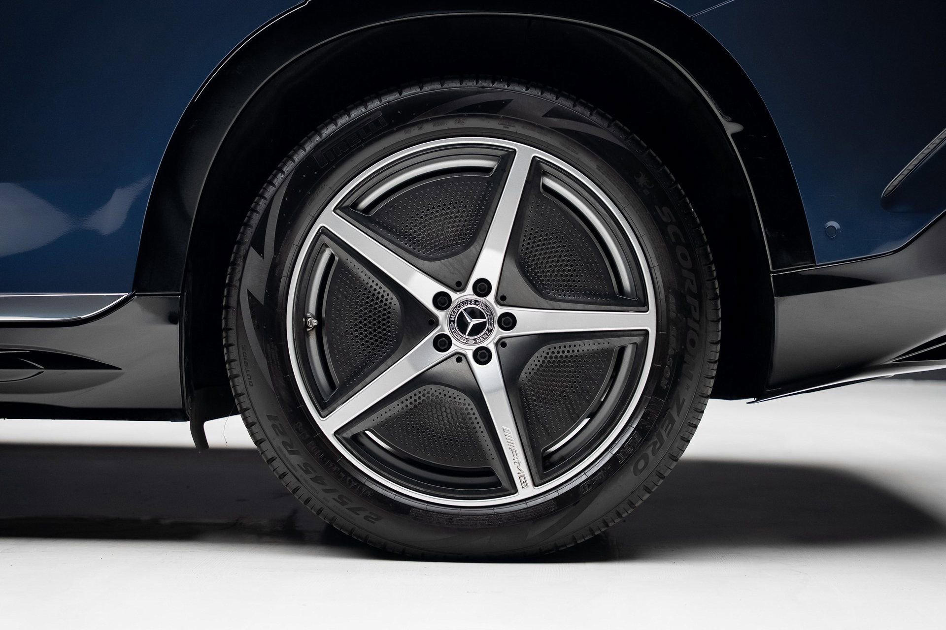 Used 2023 Mercedes-Benz EQS 450+ 4MATIC SUV w/ AMG Line Exterior Package image 21