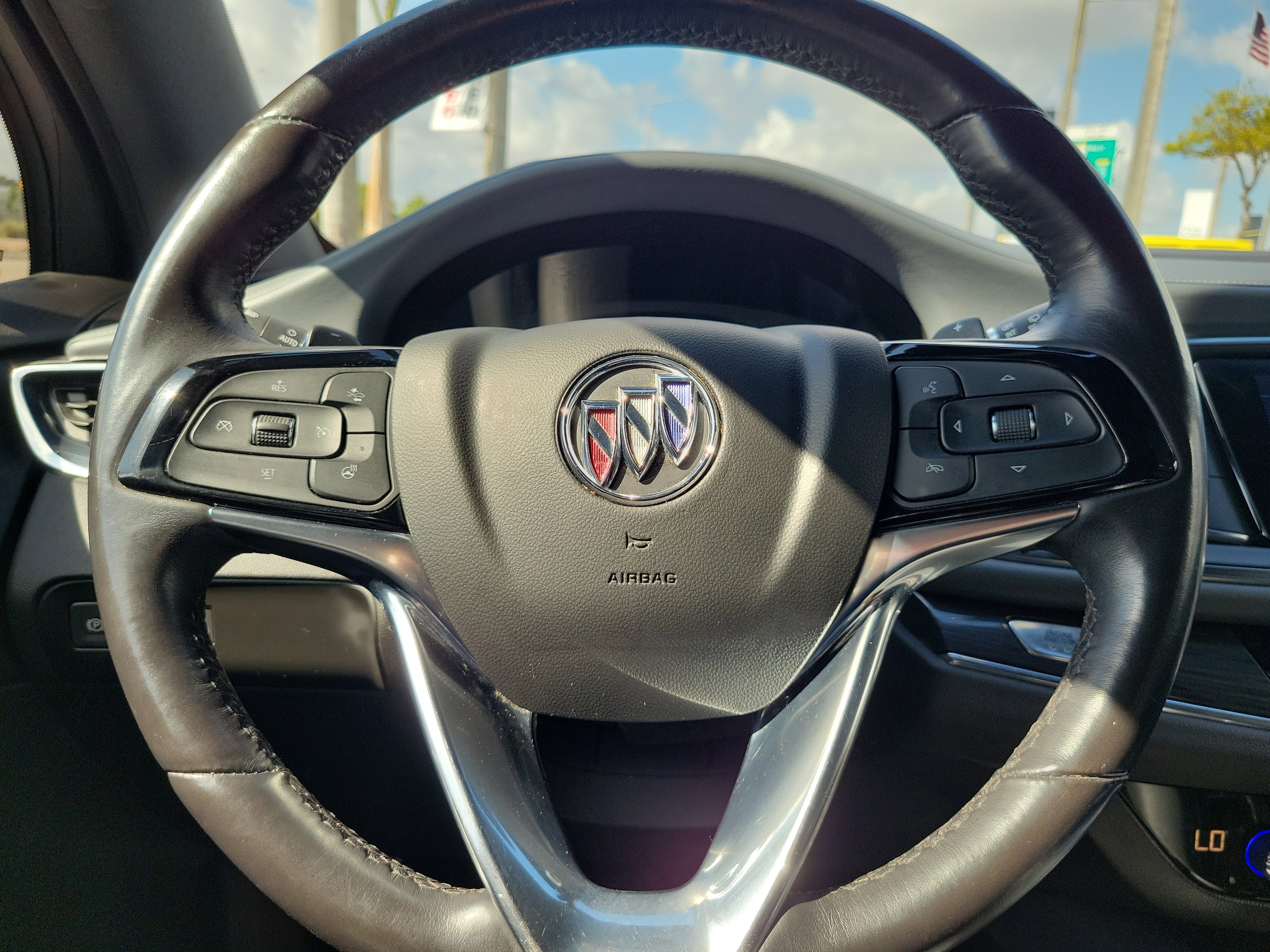 Used 2023 Buick Enclave Essence image 19