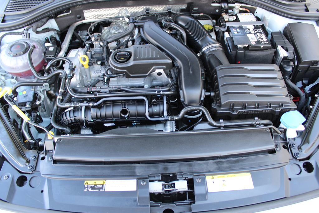 Used 2025 Volkswagen Jetta SE w/ Sunroof Package image 29