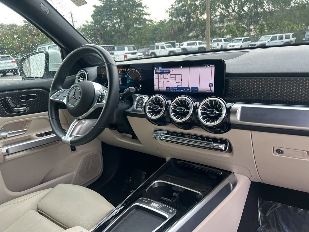 Used 2025 Mercedes-Benz GLB 250 4MATIC image 23
