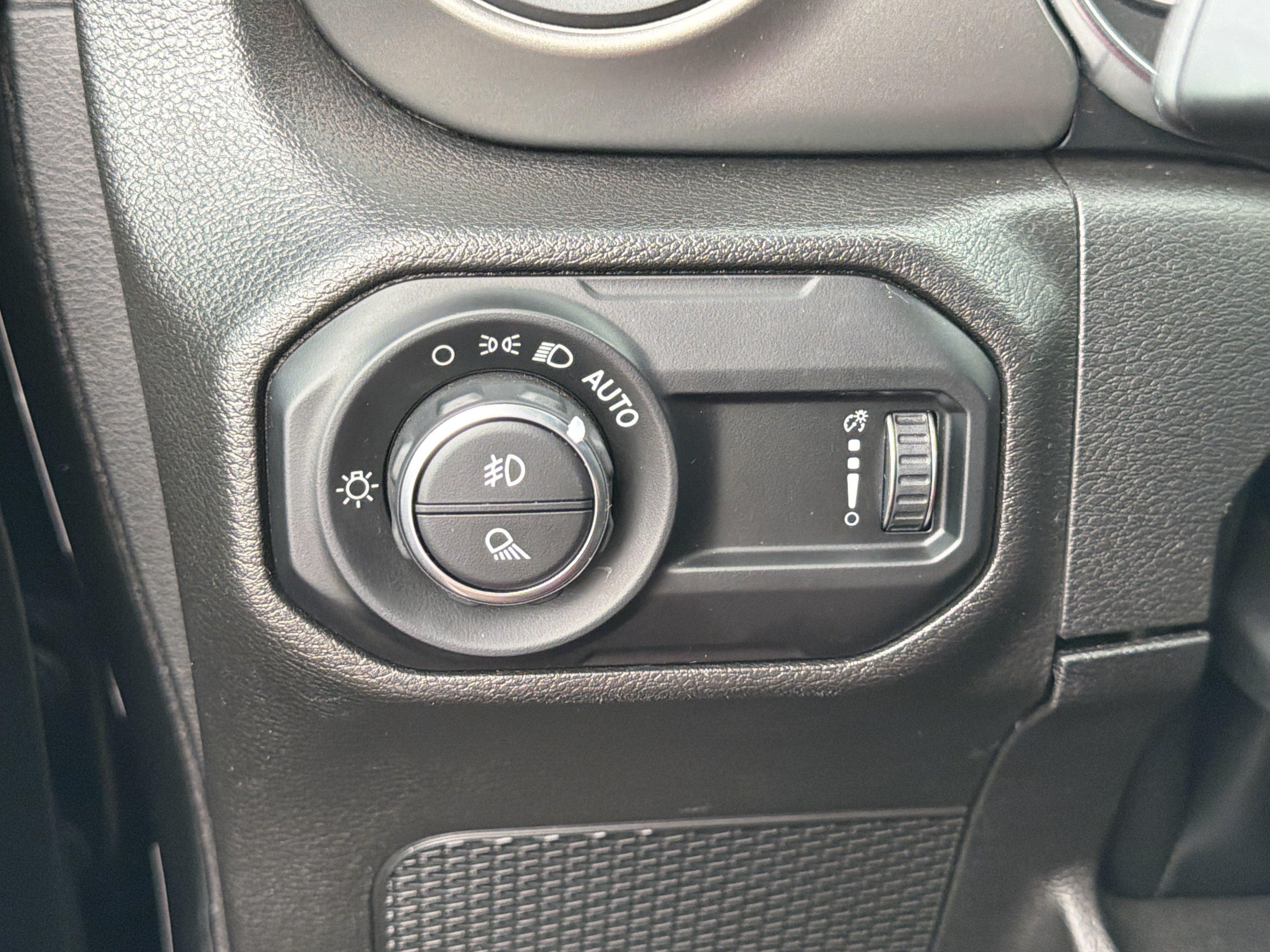 Used 2023 Jeep Gladiator Sport AWD/4WD image 37
