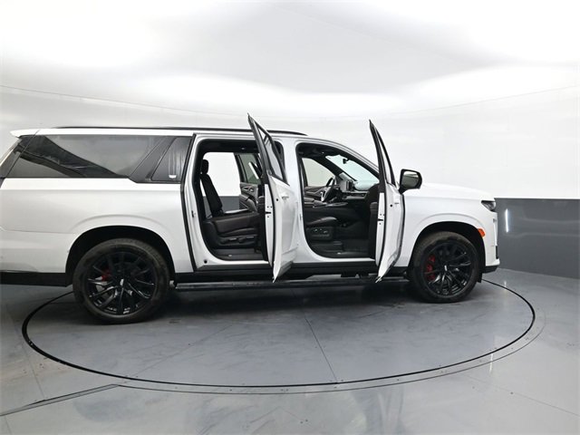 Used 2023 Cadillac Escalade ESV Sport Platinum w/ LPO, ONYX Package image 31