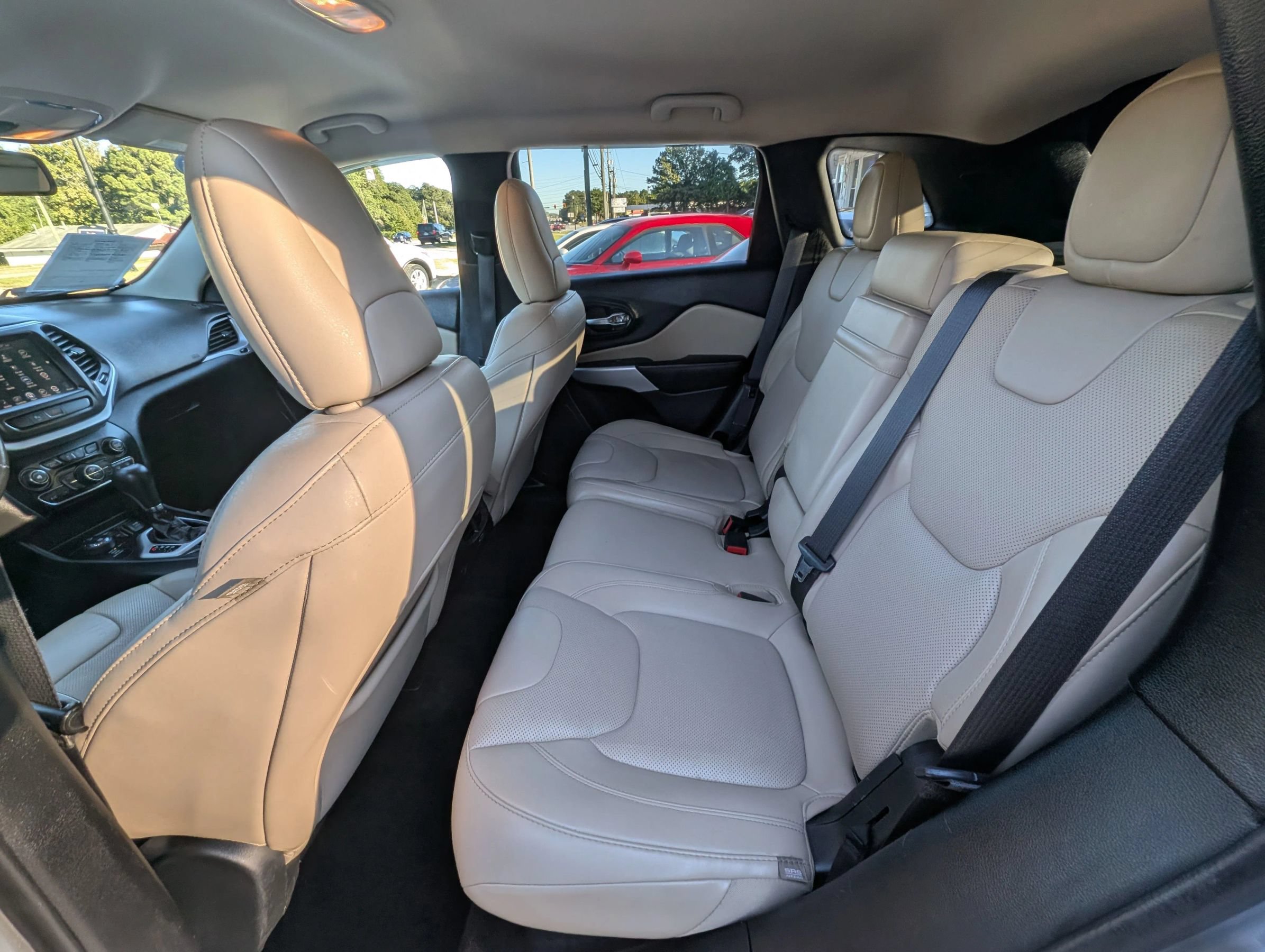 Used 2017 Jeep Cherokee Limited w/ Luxury Group AWD/4WD image 44
