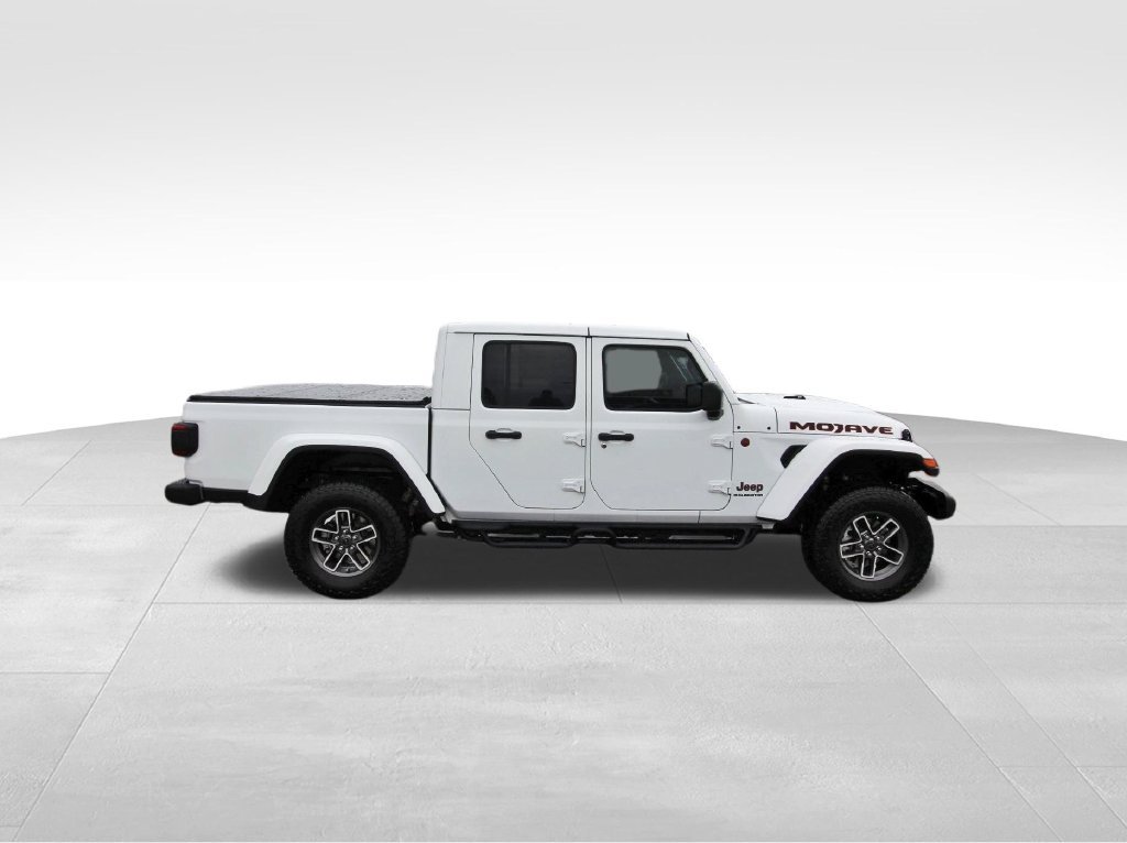 Used 2025 Jeep Gladiator Mojave w/ Convenience Group AWD/4WD image 5