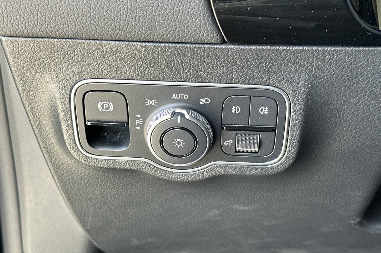 Certified 2023 Mercedes-Benz GLA 250 w/ Premium Package image 36