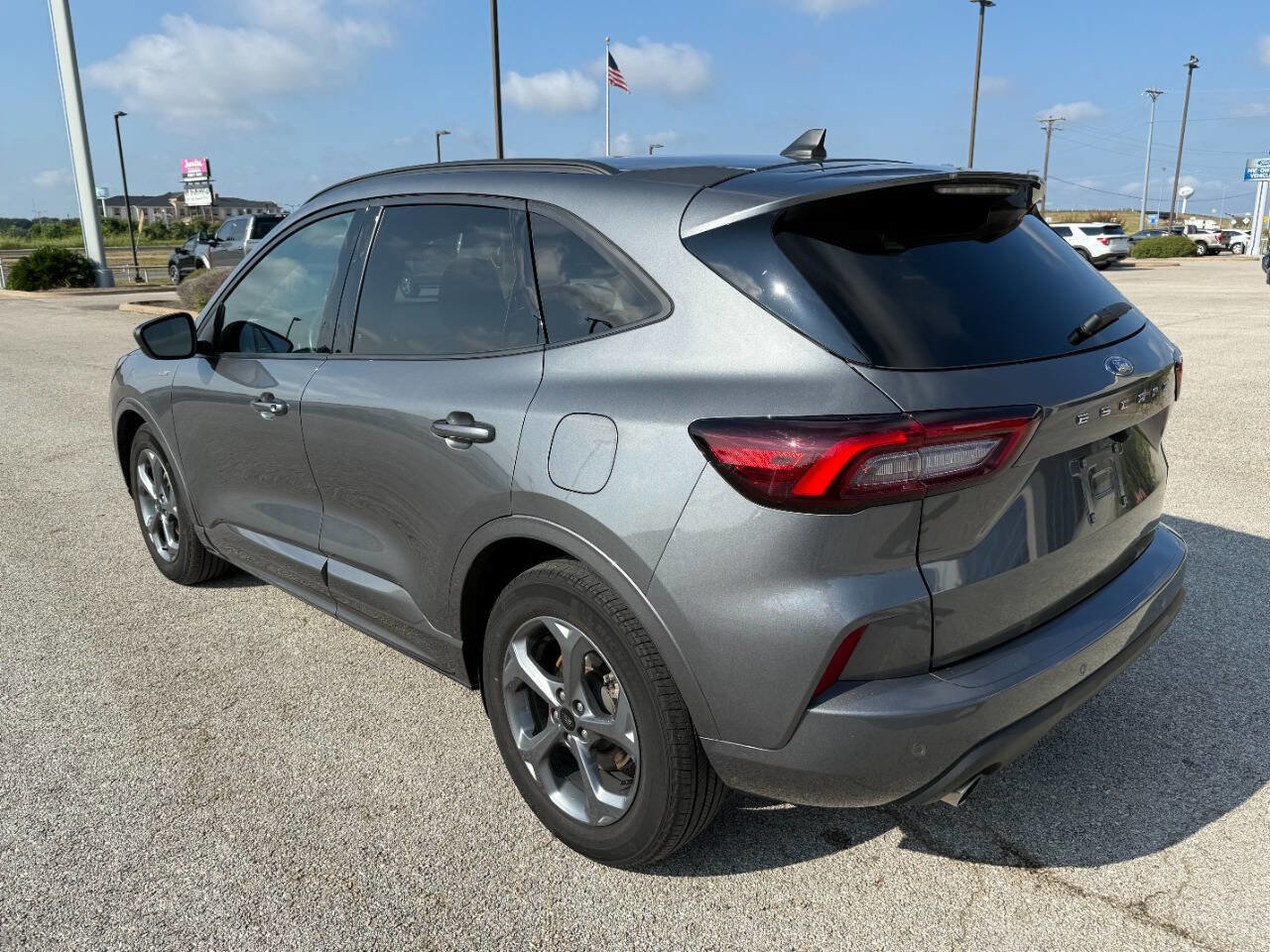 Used 2024 Ford Escape ST-Line w/ Tech Pack #1 FWD image 3