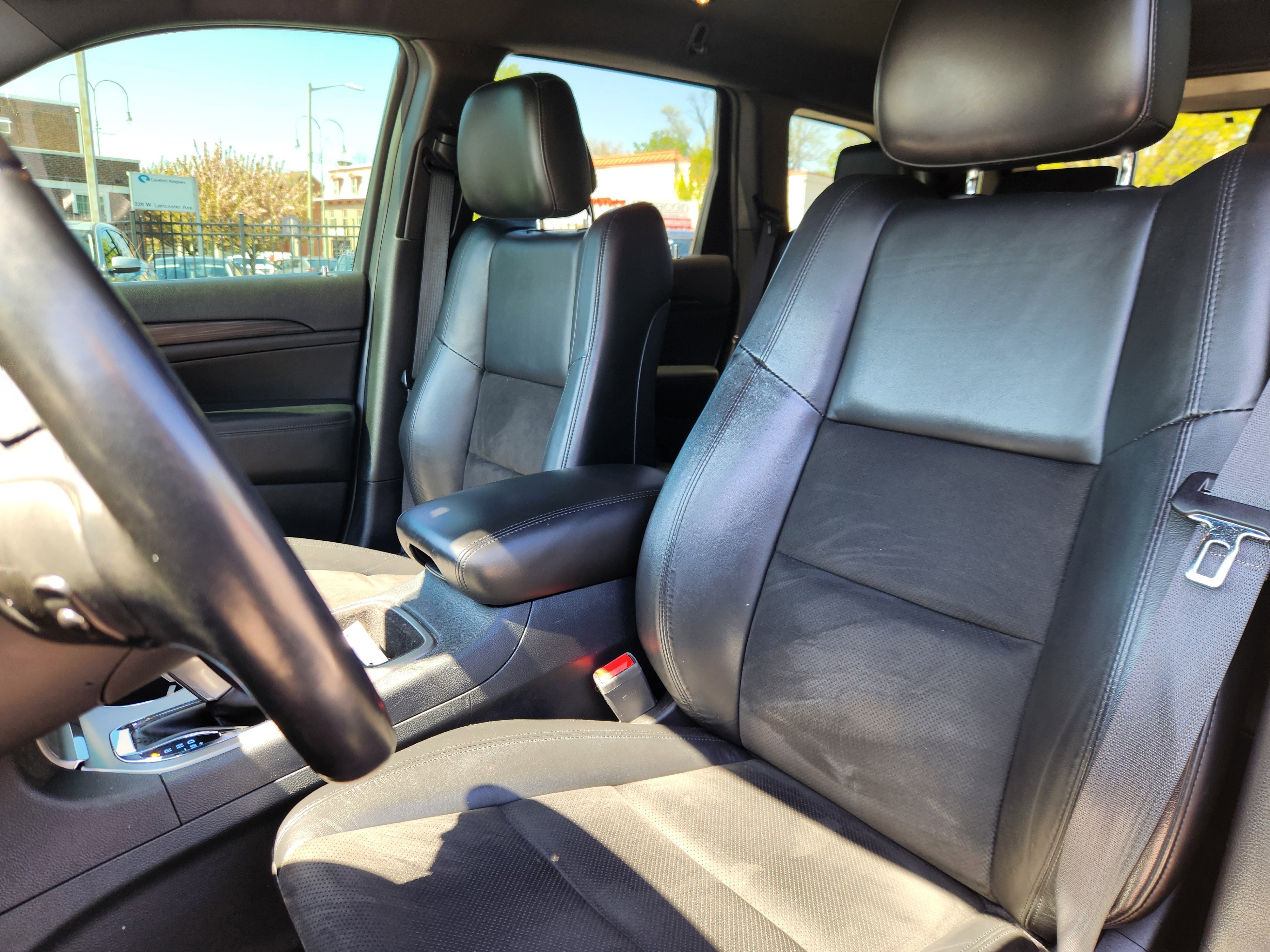 Used 2020 Jeep Grand Cherokee Laredo w/ Laredo X Package RWD image 7
