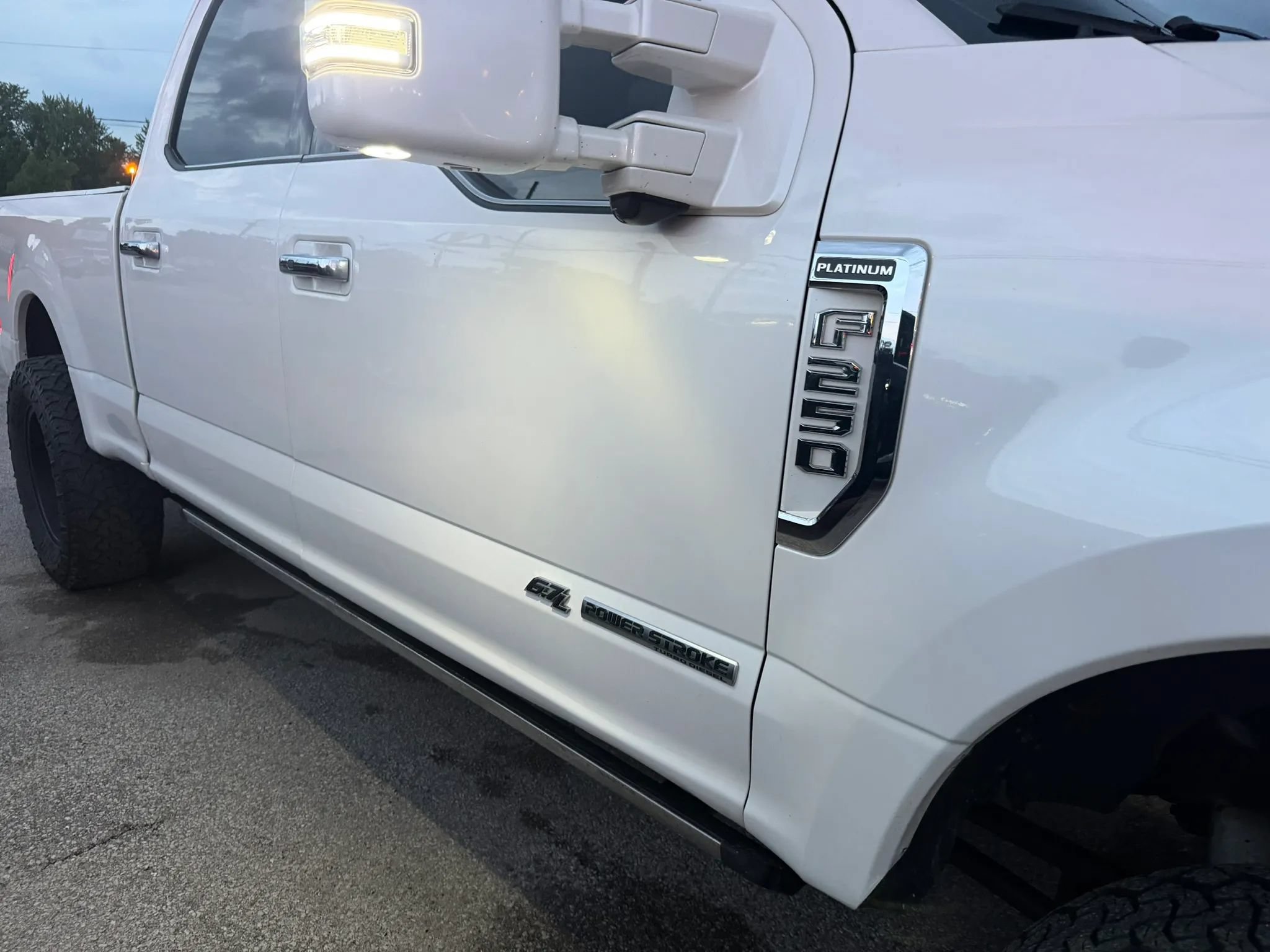 Used 2017 Ford F250 Platinum w/ Platinum Ultimate Package AWD/4WD image 3