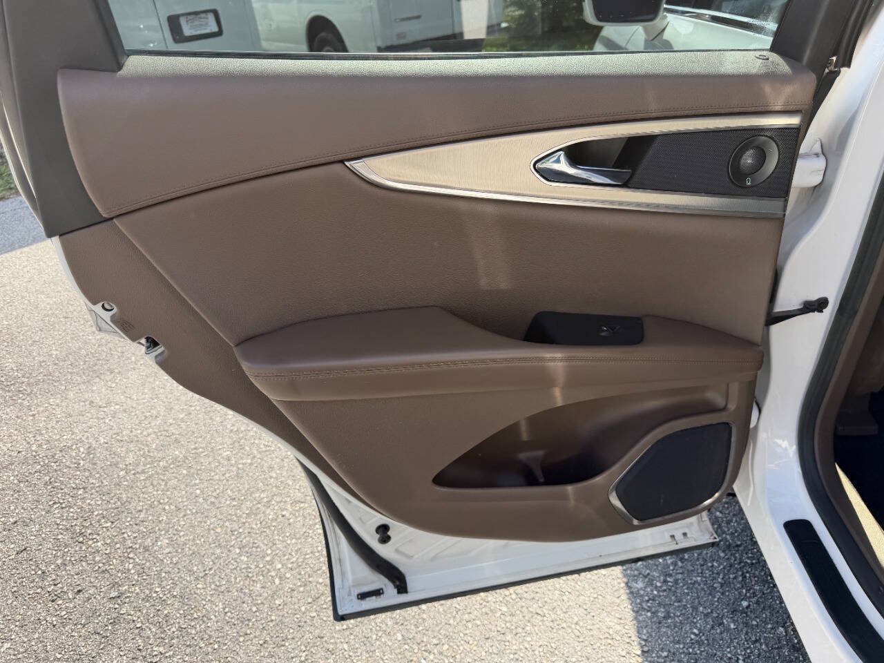 Used 2016 Lincoln MKX Reserve w/ Technology Package FWD image 39