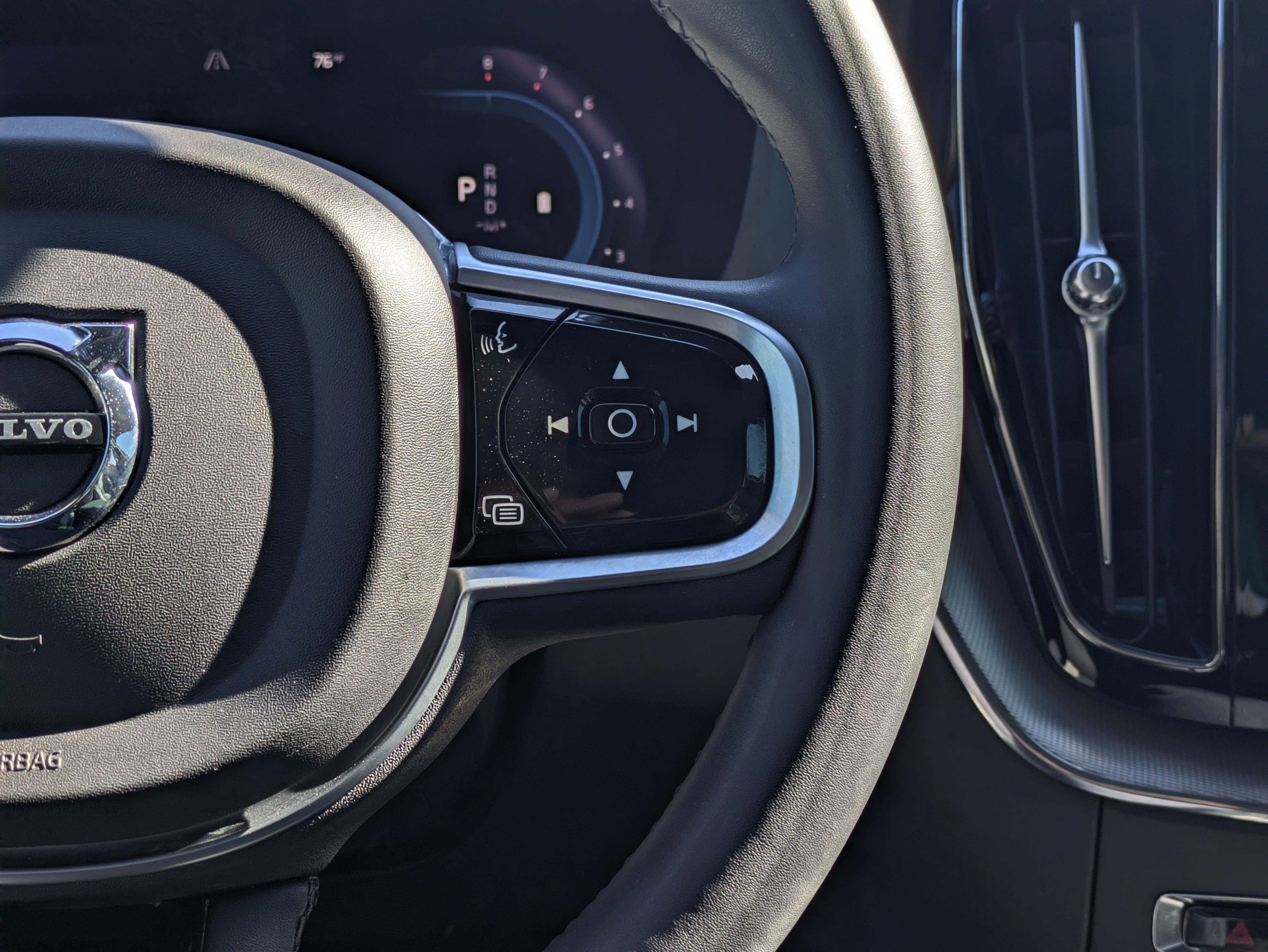 Used 2022 Volvo XC60 B5 R-Design w/ Advanced Package image 27