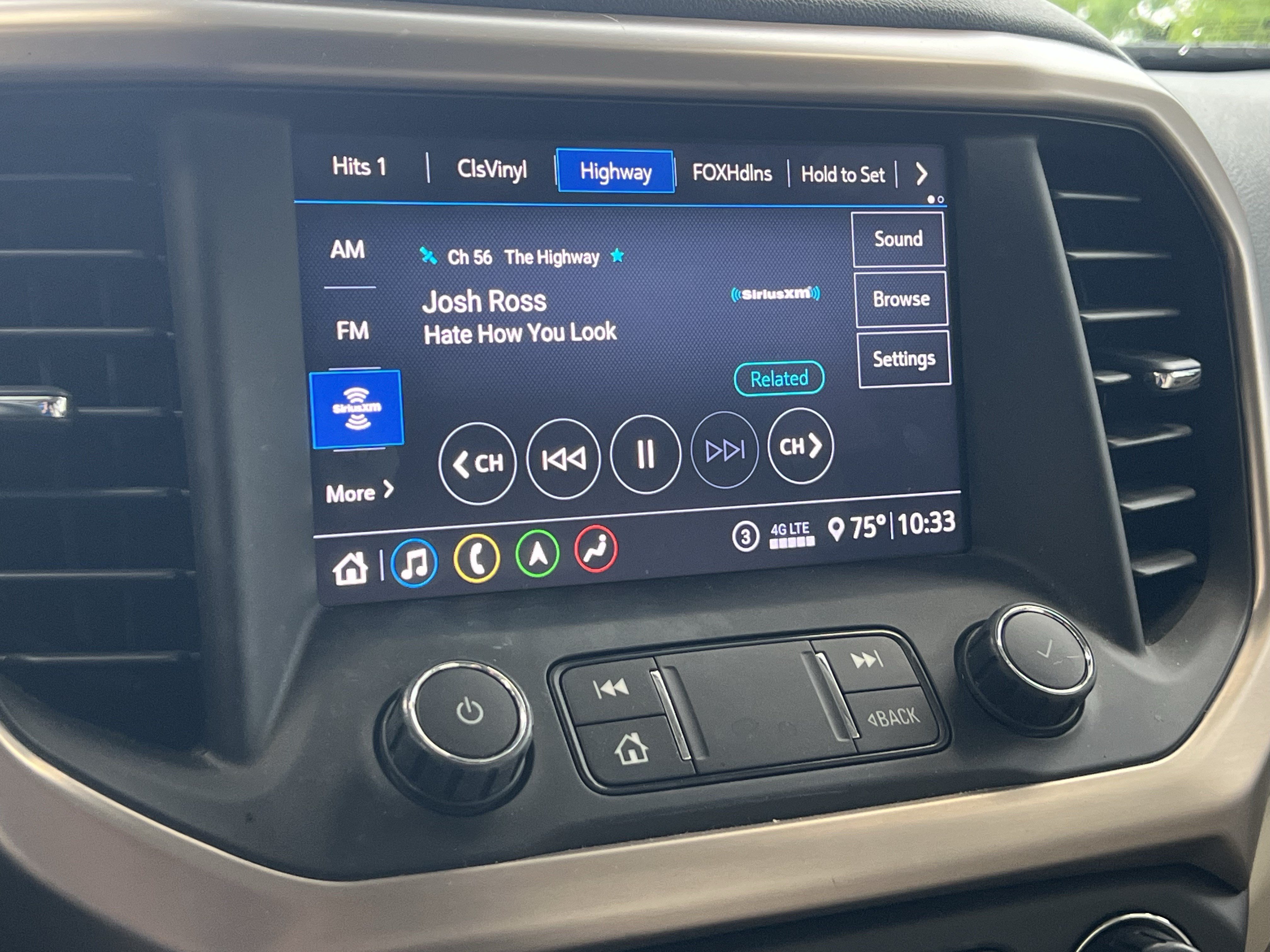 Used 2020 GMC Acadia Denali w/ Technology Package FWD image 25