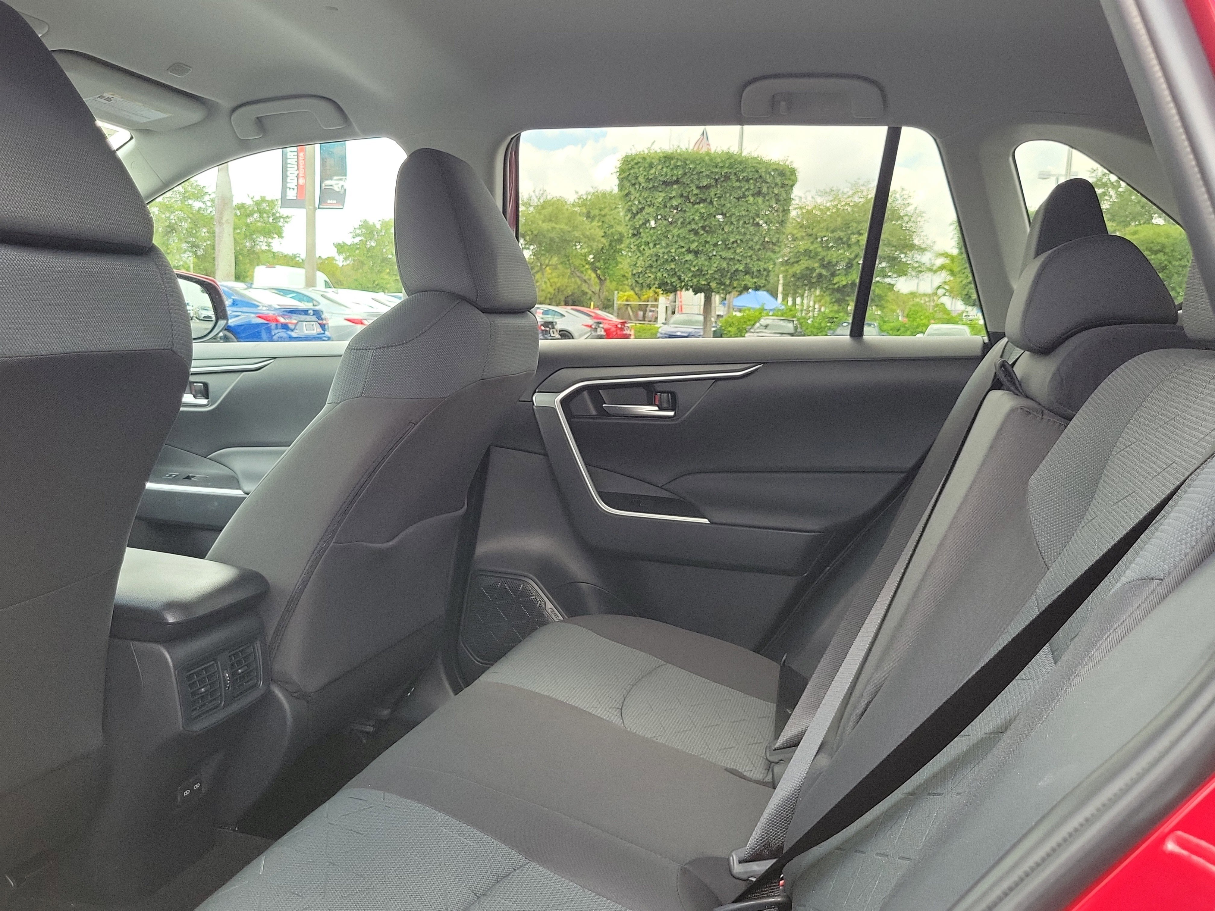 Used 2025 Toyota RAV4 XLE image 18