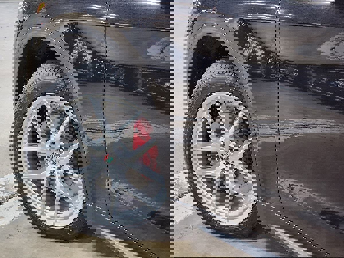 Used 2018 Alfa Romeo Stelvio AWD image 24