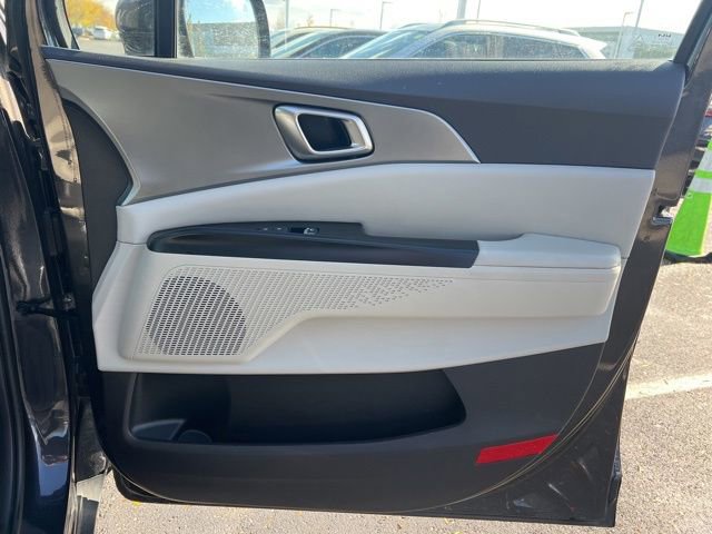 Certified 2024 Kia Carnival LX image 34