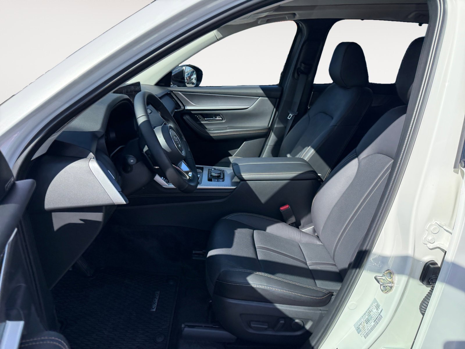 New 2025 MAZDA CX-70 Plug-In Hybrid w/ Premium Pkg image 10