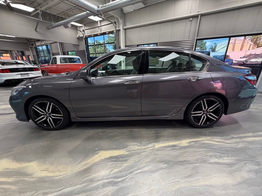 Used 2017 Honda Accord Touring image 40
