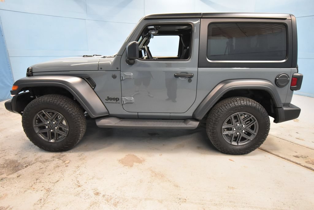 Used 2025 Jeep Wrangler Sport AWD/4WD image 27