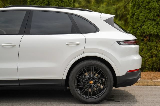 Used 2024 Porsche Cayenne AWD/4WD image 11