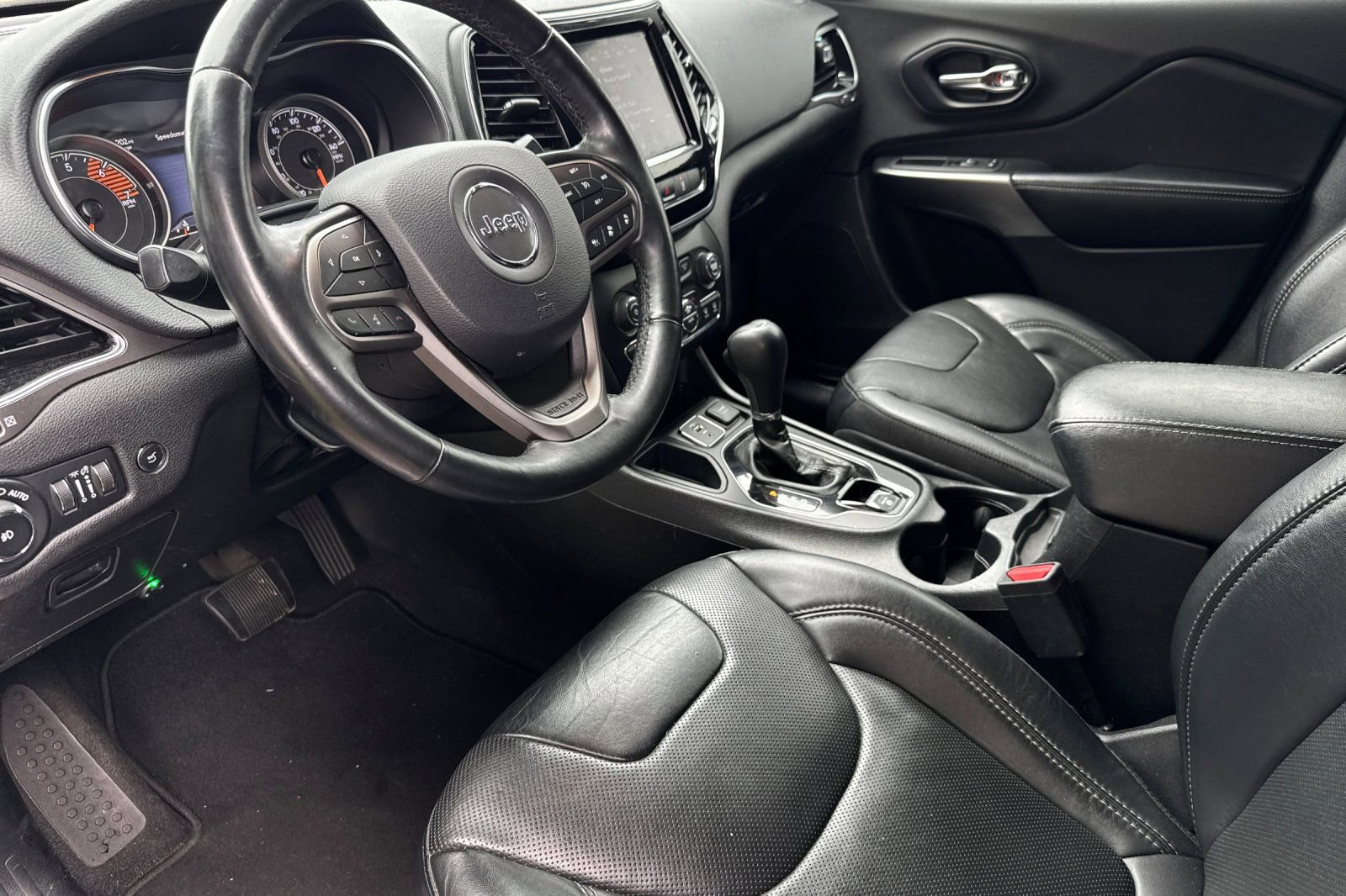 Used 2019 Jeep Cherokee Limited w/ Luxury Group image 7