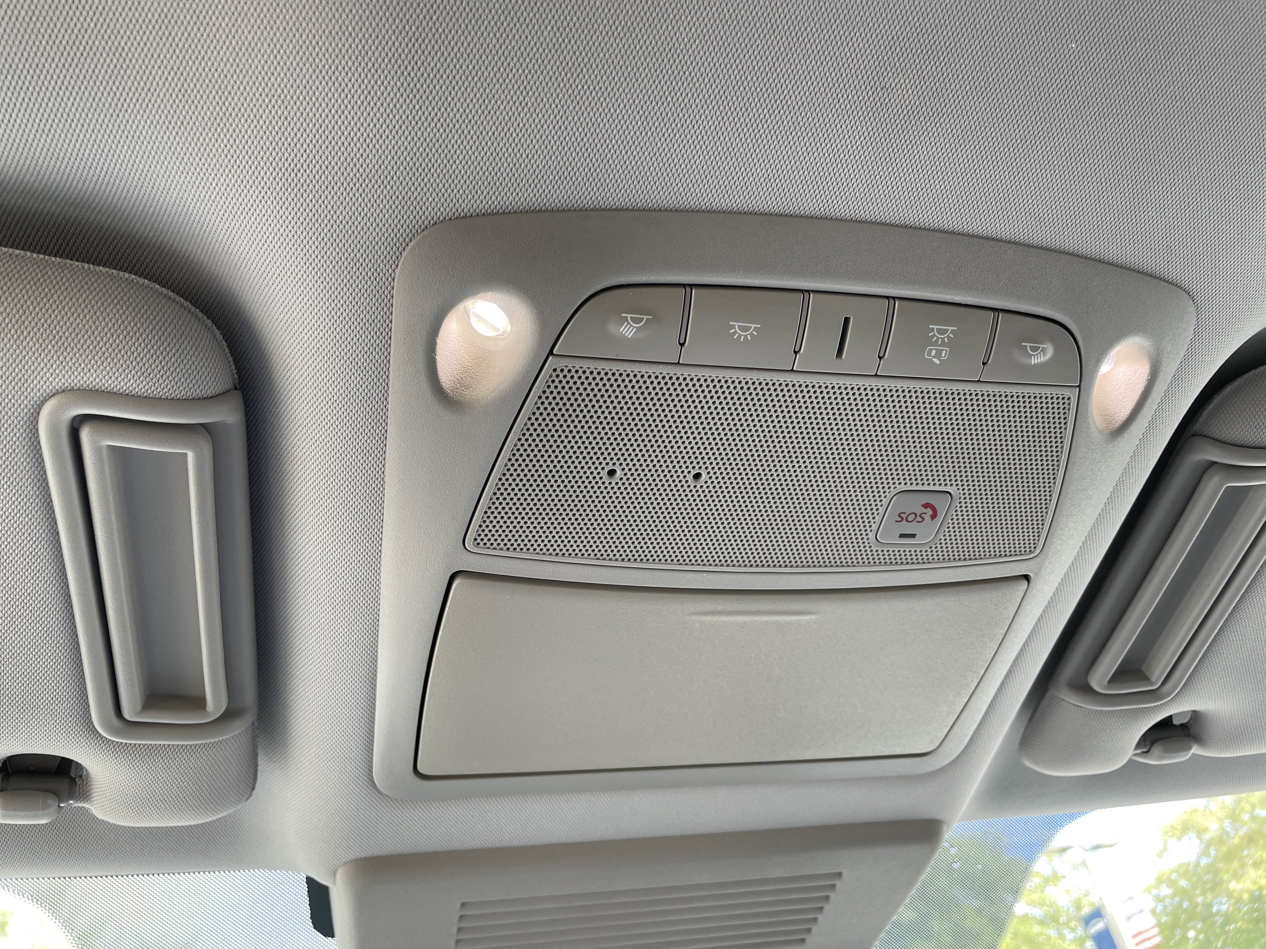 Used 2020 Nissan Armada SL image 25