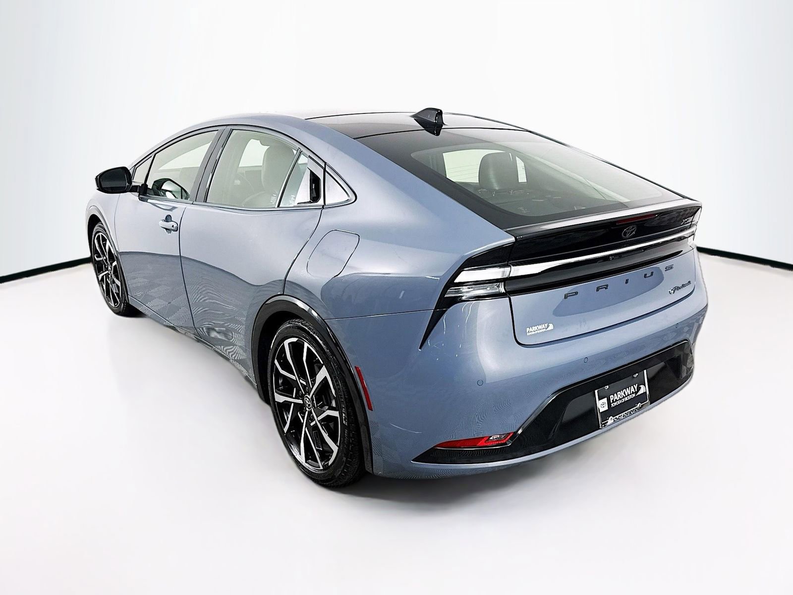 Used 2024 Toyota Prius Prime FWD image 5