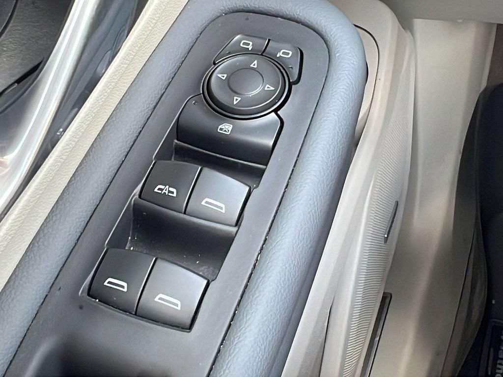 Used 2024 GMC Terrain Denali w/ Denali Premium Package AWD/4WD image 29