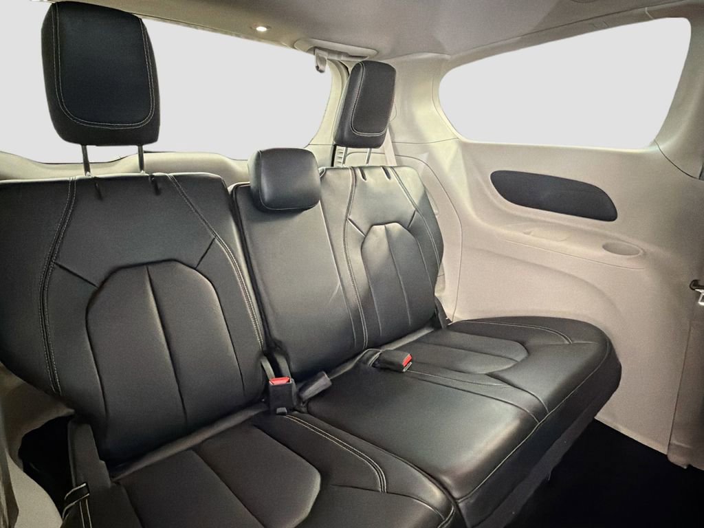 Used 2023 Chrysler Pacifica Touring-L FWD image 29