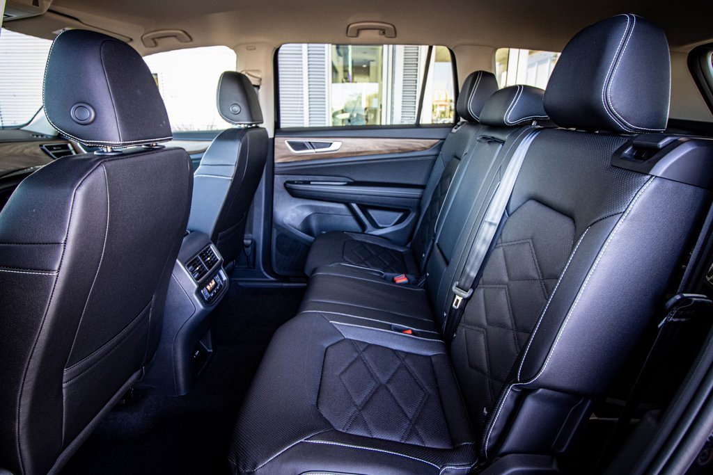 New 2026 Volkswagen Atlas SE image 43