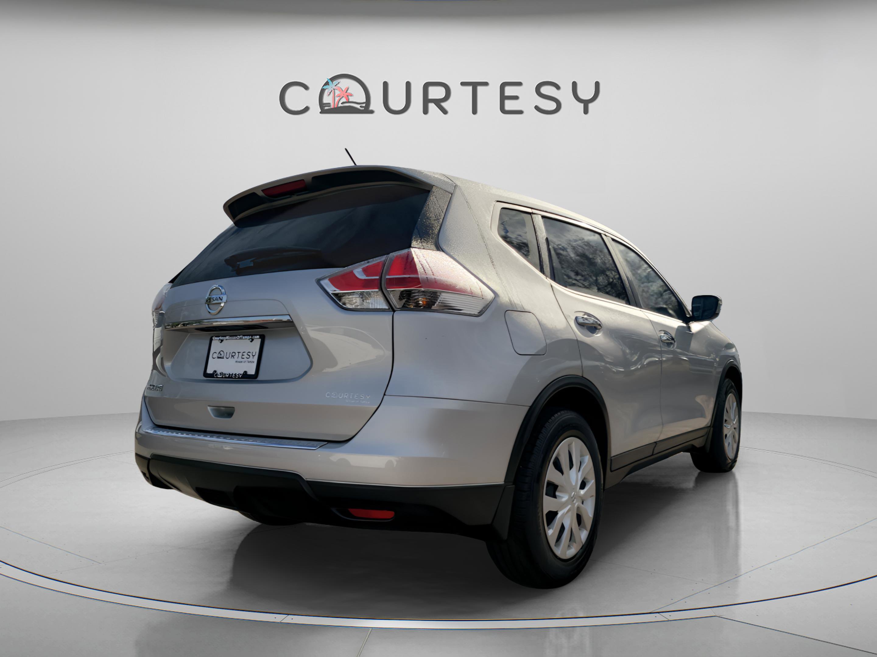 Used 2015 Nissan Rogue S w/ S Family Package image 4