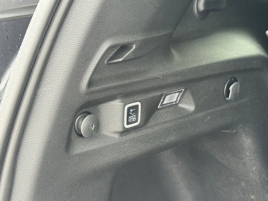 Used 2025 Jeep Grand Cherokee L Altitude AWD/4WD image 11