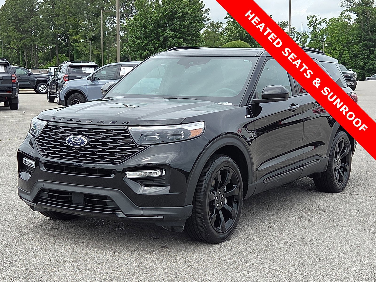 Used 2024 Ford Explorer ST-Line w/ Class IV Trailer Tow Package AWD/4WD image 2