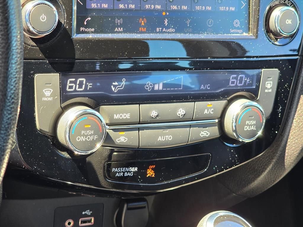 Used 2022 Nissan Rogue Sport SV w/ Technology Package image 17