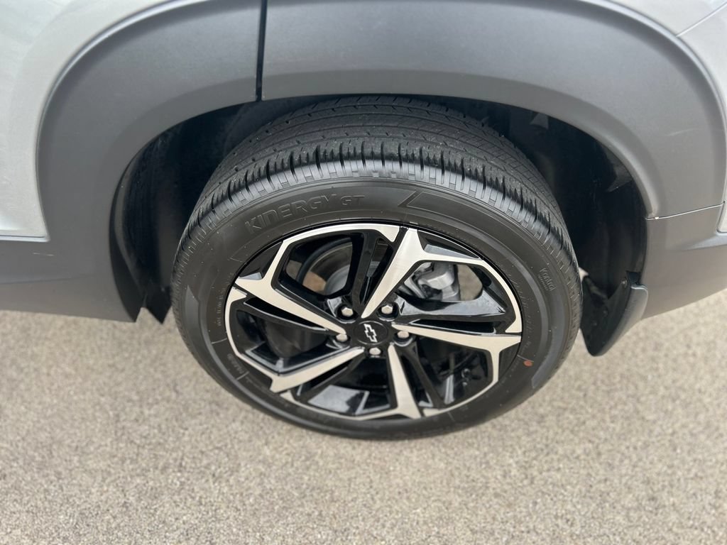 Used 2023 Chevrolet TrailBlazer RS FWD image 39