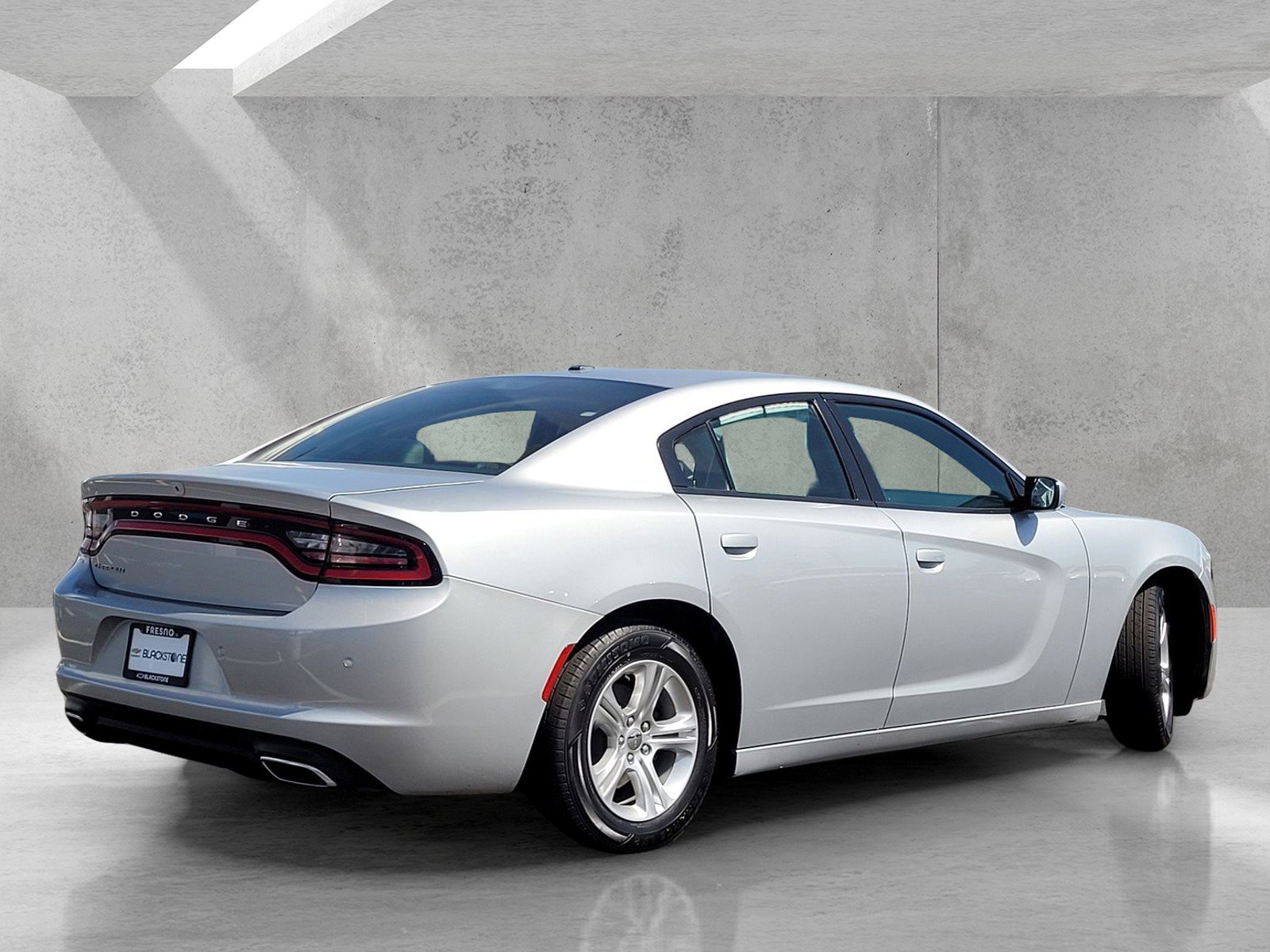 Used 2021 Dodge Charger SXT w/ Leather Interior Group RWD image 4