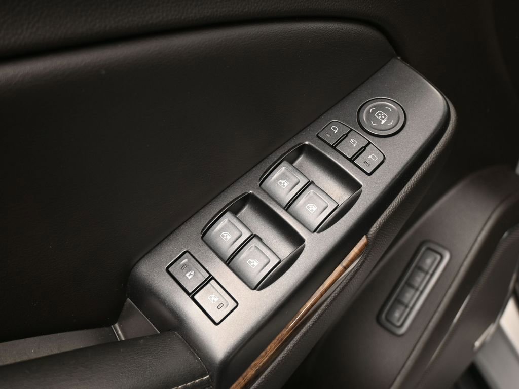 Used 2018 Chevrolet Suburban LT image 21