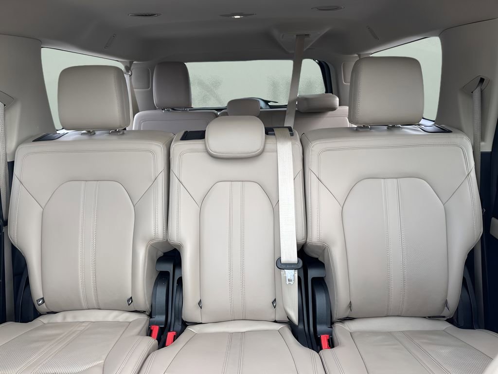 Used 2022 Ford Expedition Max Limited image 13