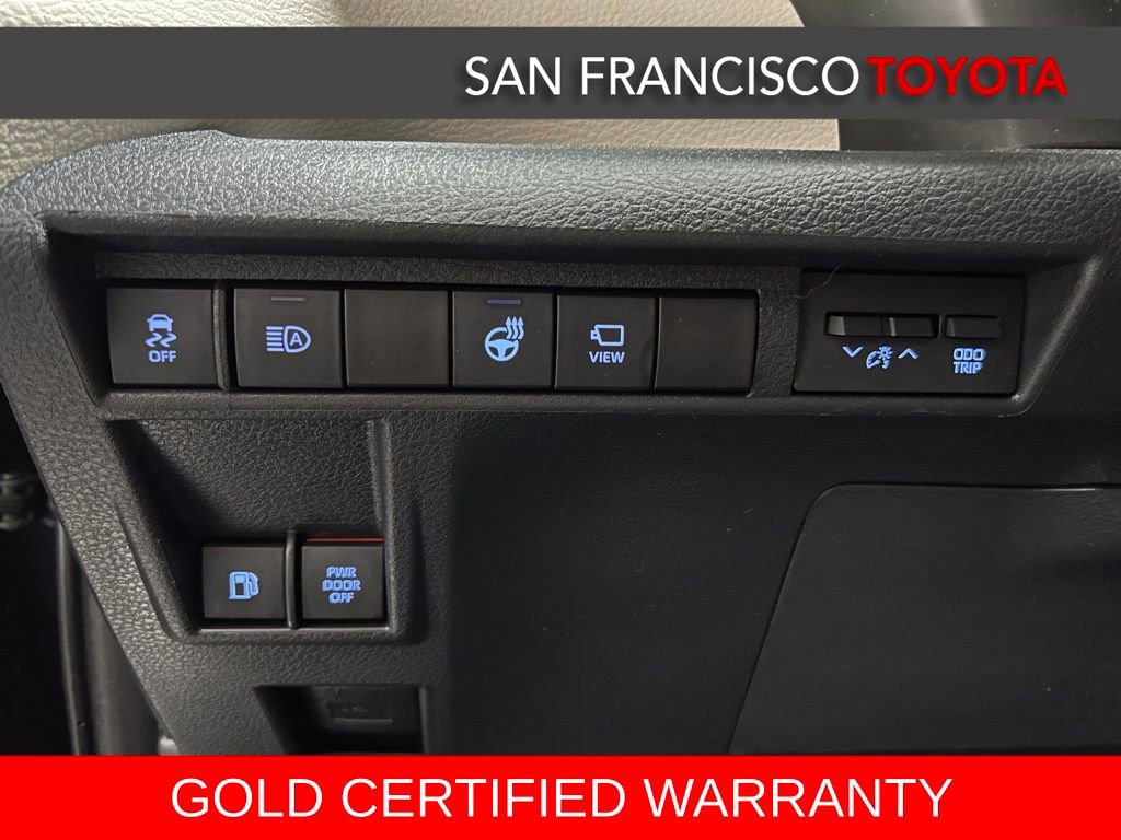 Certified 2022 Toyota Sienna Platinum image 39