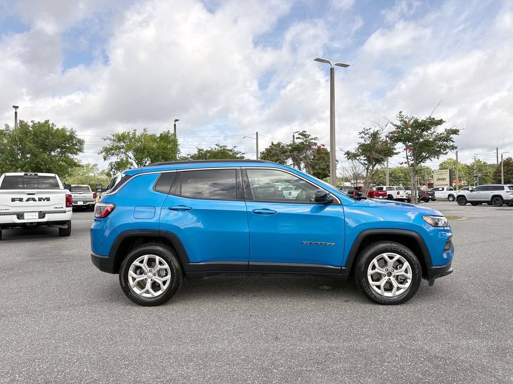 Used 2024 Jeep Compass Latitude AWD/4WD image 2