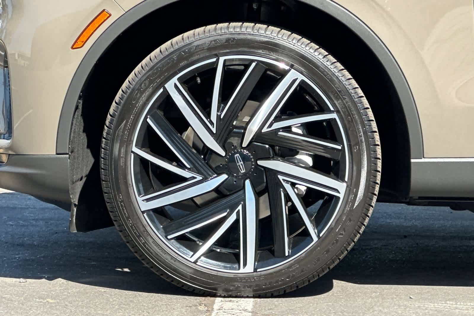 Certified 2025 Lincoln Aviator Reserve w/ Equipment Group 201A AWD/4WD image 28