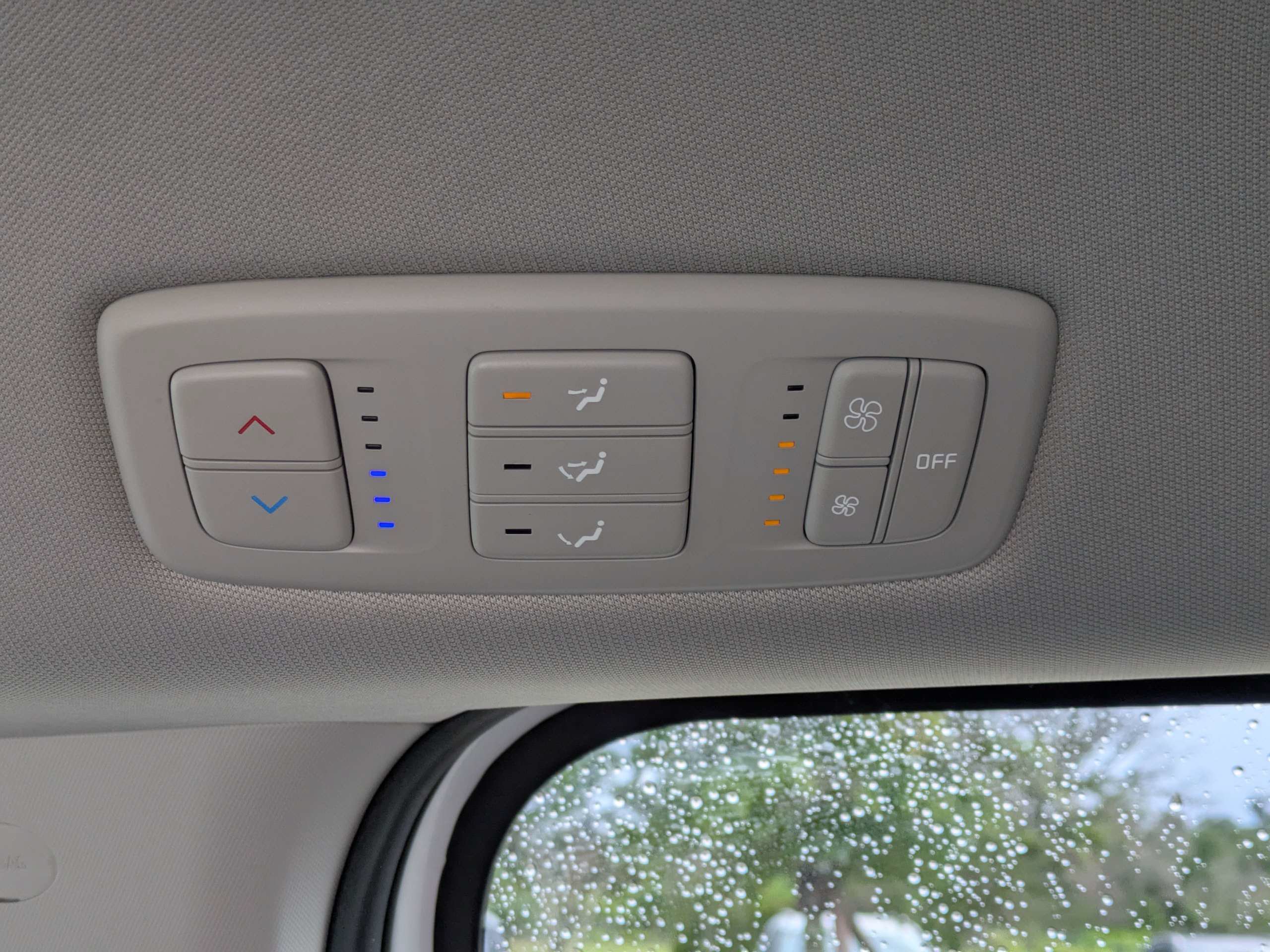 Certified 2024 Kia Carnival LX FWD image 14