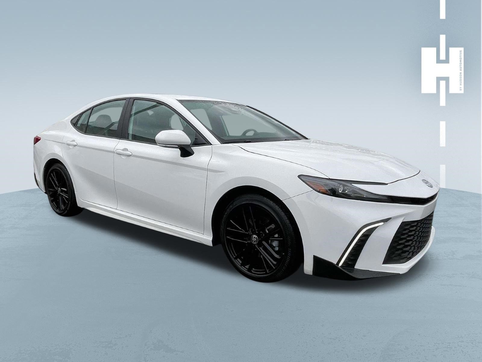 Used 2025 Toyota Camry SE w/ Convenience Package FWD image 1