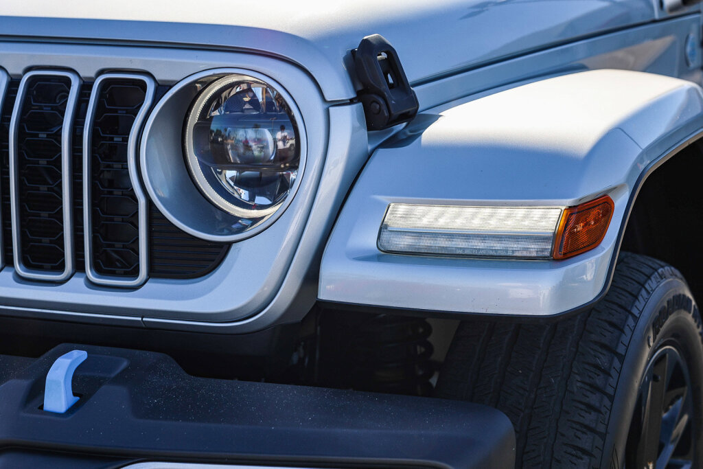 Used 2024 Jeep Wrangler Unlimited Sahara AWD/4WD image 22